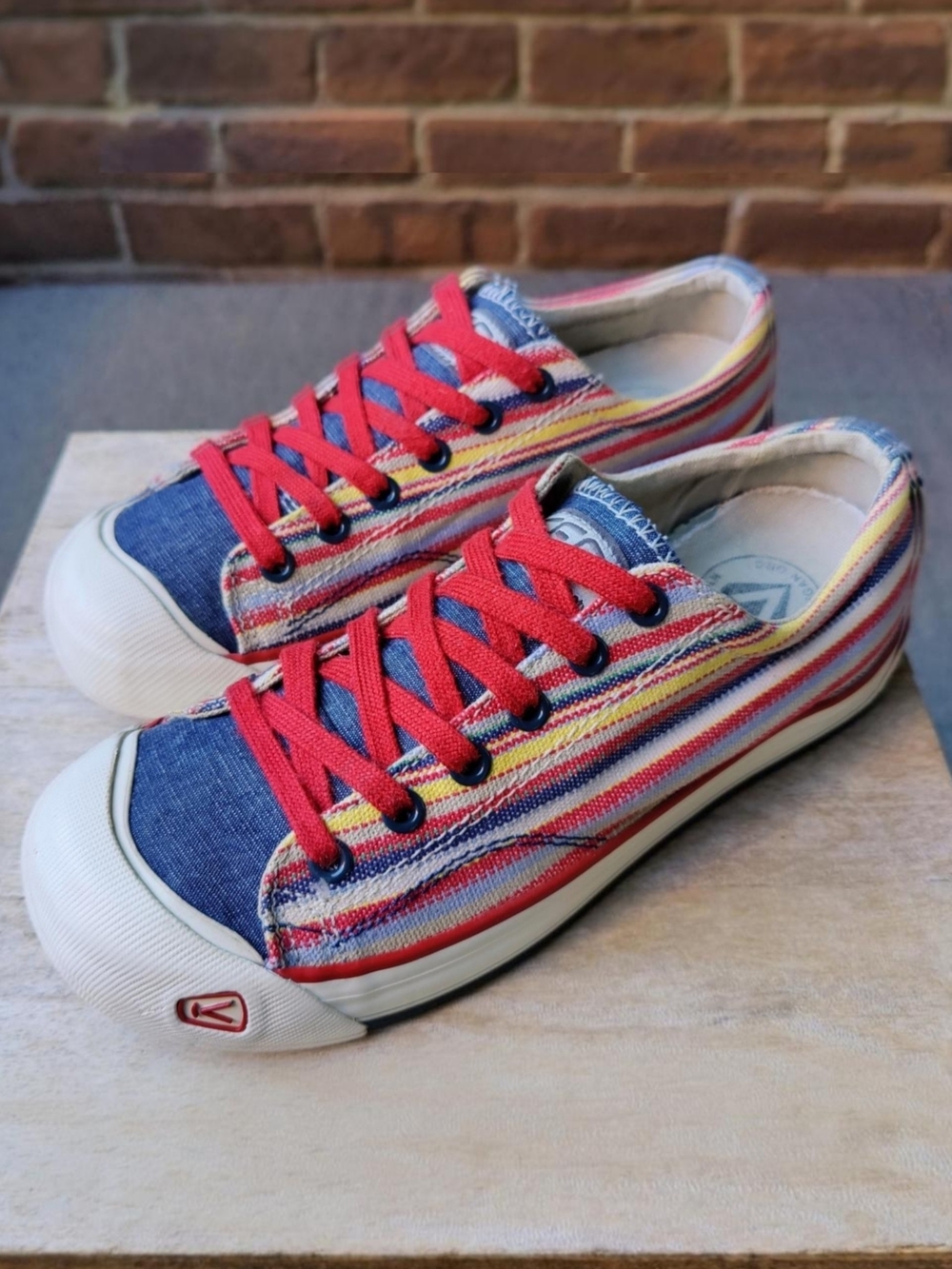 Keen Sneakers Rainbow Striped Canvas Low Top Blue Red Yellow Women's 7 Coronado